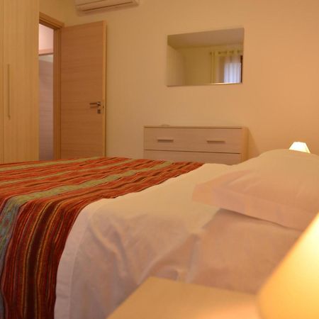 Residence Boschetti Manerba del Garda Pokoj fotografie