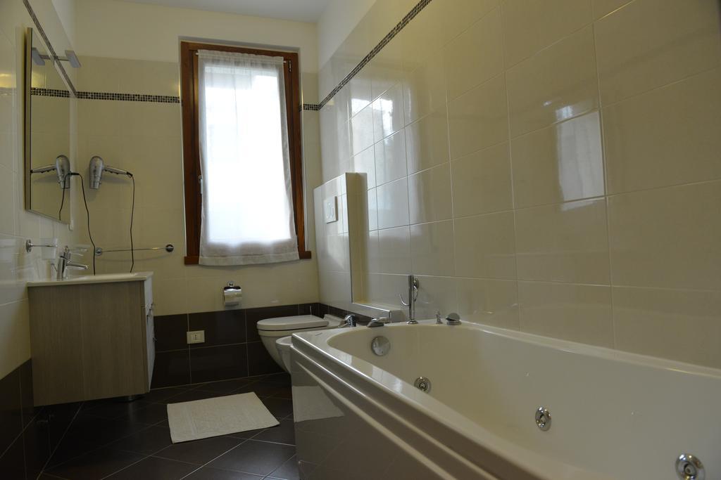 Residence Boschetti Manerba del Garda Pokoj fotografie